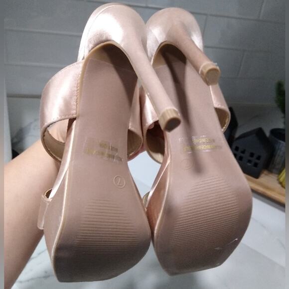 [NEW IN BOX] WILD DIVA Nude Satin Platform Square Toe - Picture 8 of 8